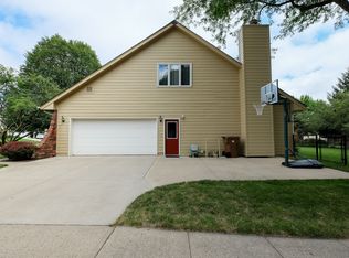 4509 81st Ct, Urbandale, IA 50322
