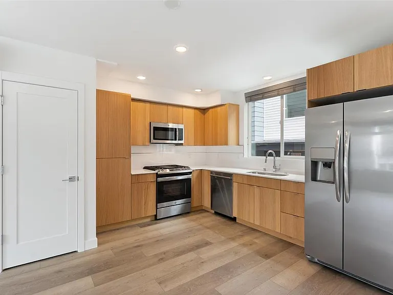 5810 Roosevelt Way NE #B — Photo 3