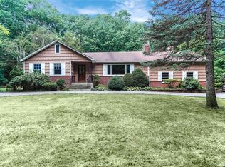 19 Forrest Dr, Lloyd Harbor, NY 11743