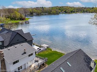 11417 N Shore Dr, Brighton, MI 48189