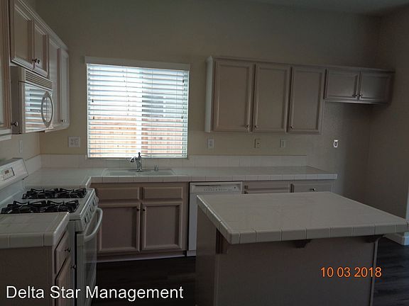 4th image of 109 Halley Glen Dr