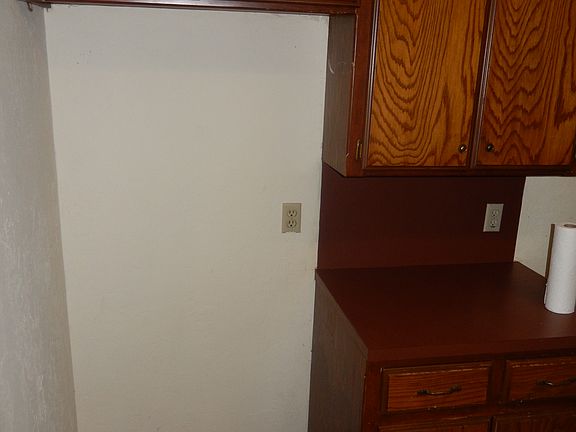 4th image of 422 Dakota St
