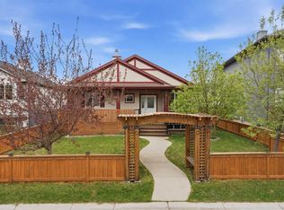 203 W Creek Close, Chestermere, AB T1X1M3