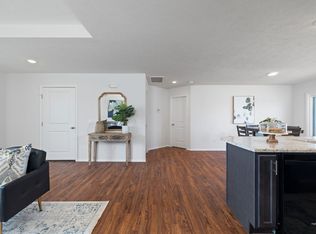 122 Pin Oak Dr, Aurora, MO 65605
