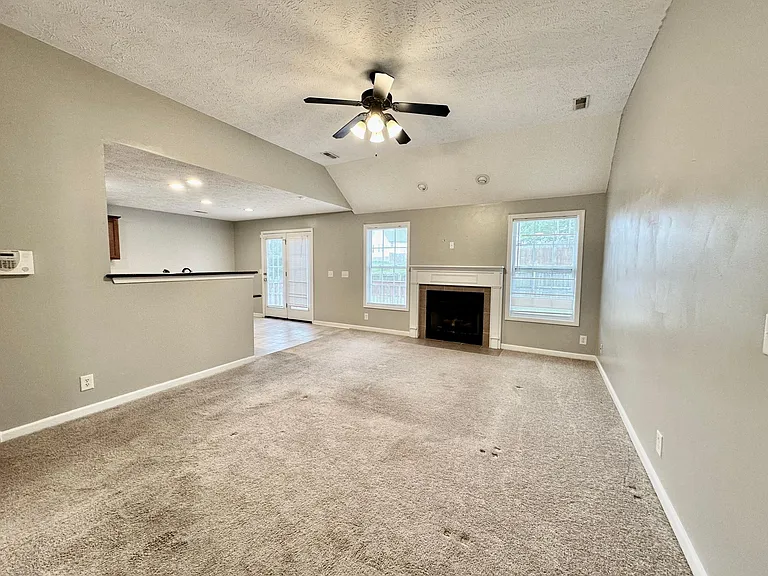 942 Cobbler Dr — Photo 2