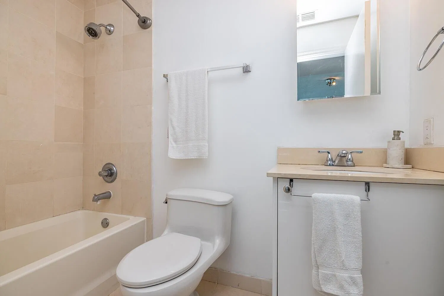 1 bed, $3,200 — Photo 4