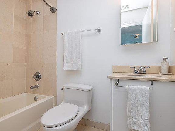 4th image of 60 SW 13th St APT 1402