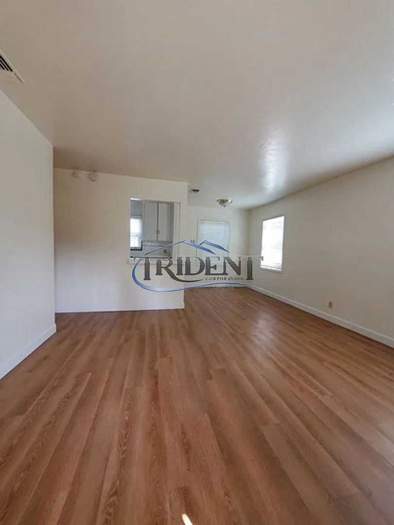 (1304yC) McRae Way Apartments — Photo 4