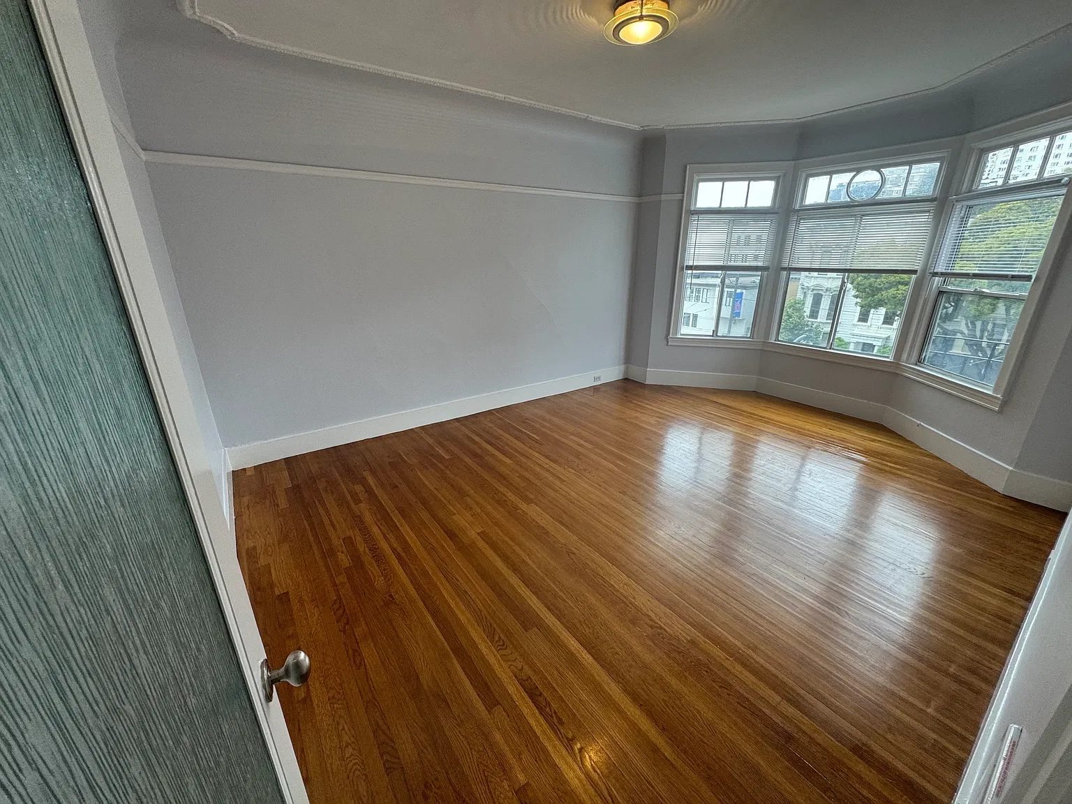 2815 Van Ness Ave — Photo 2