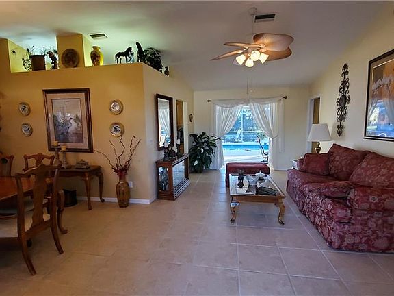 3rd image of 124 SW 28th St