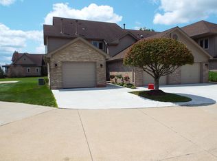 25590 Waterview Dr, Harrison Township, MI