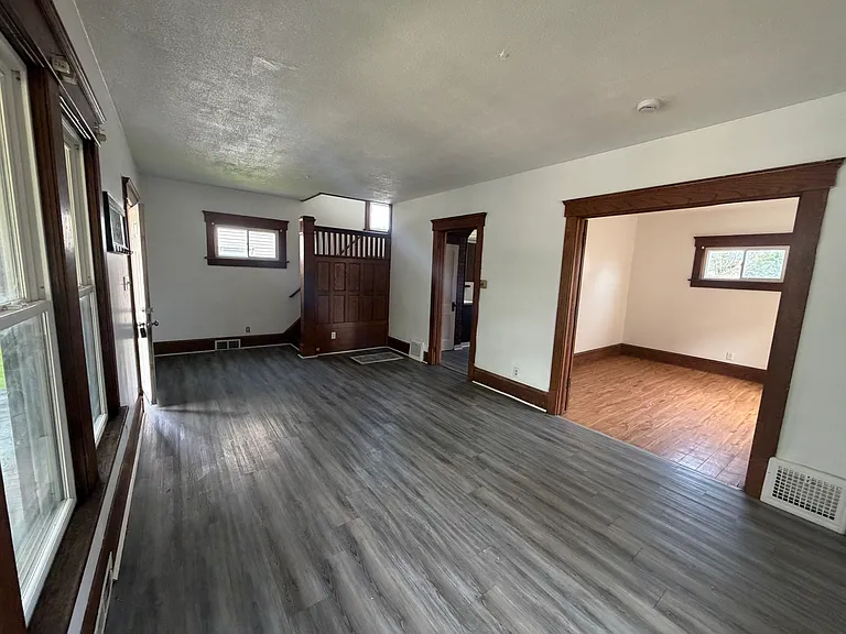 1120 Bedford Ave SW — Photo 7