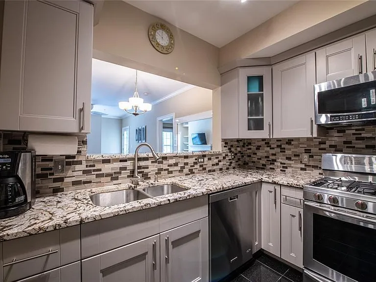 3275 Lenox Rd NE #207 — Photo 6