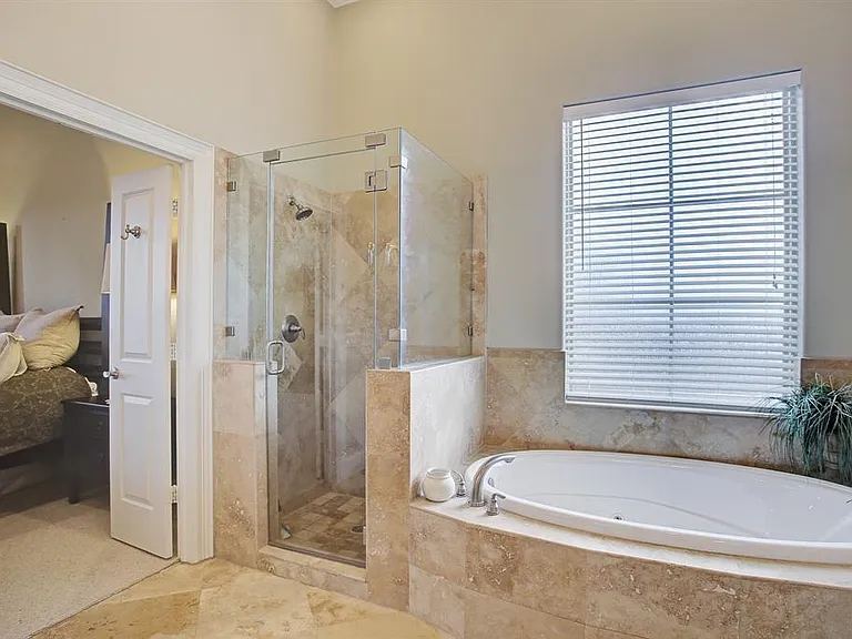 912 Lovett Blvd #J — Photo 9