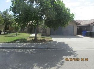8580 S Rene Lopez St, Parlier, CA 93648