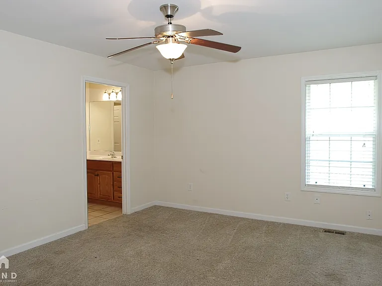 902 Appleby St NW — Photo 12