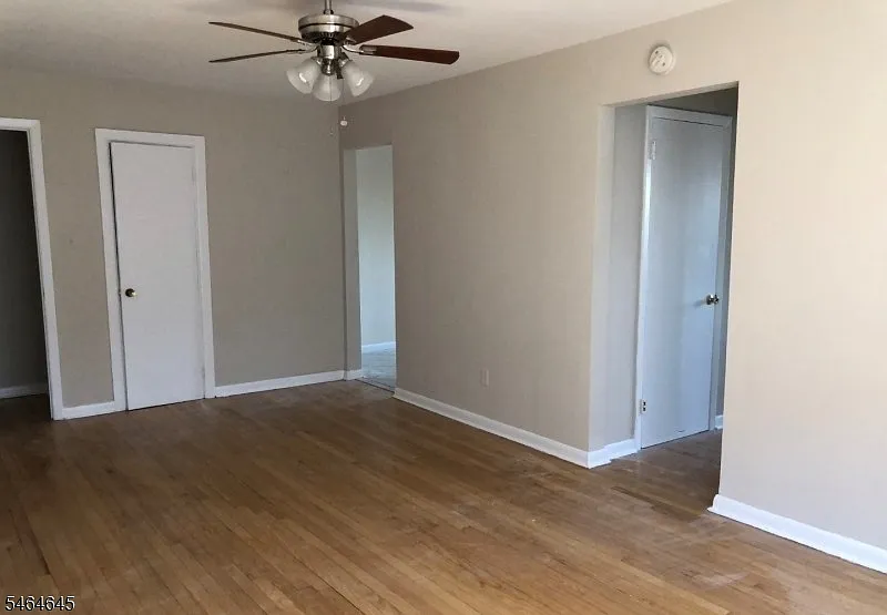 1 bed, 1.0 bath, 725 sqft, $1,825 — Photo 2