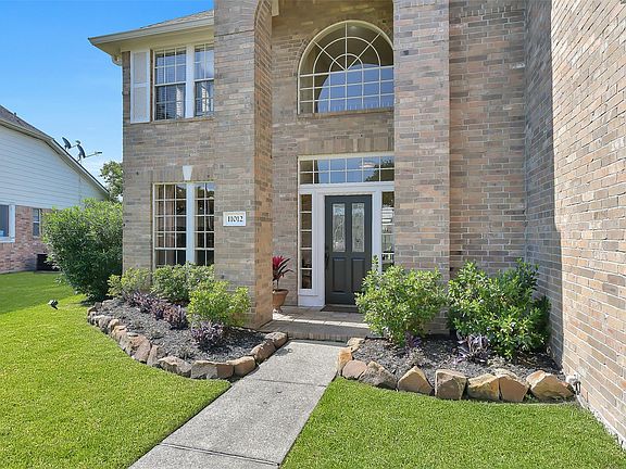 3rd image of 11012 Dogwood Court
