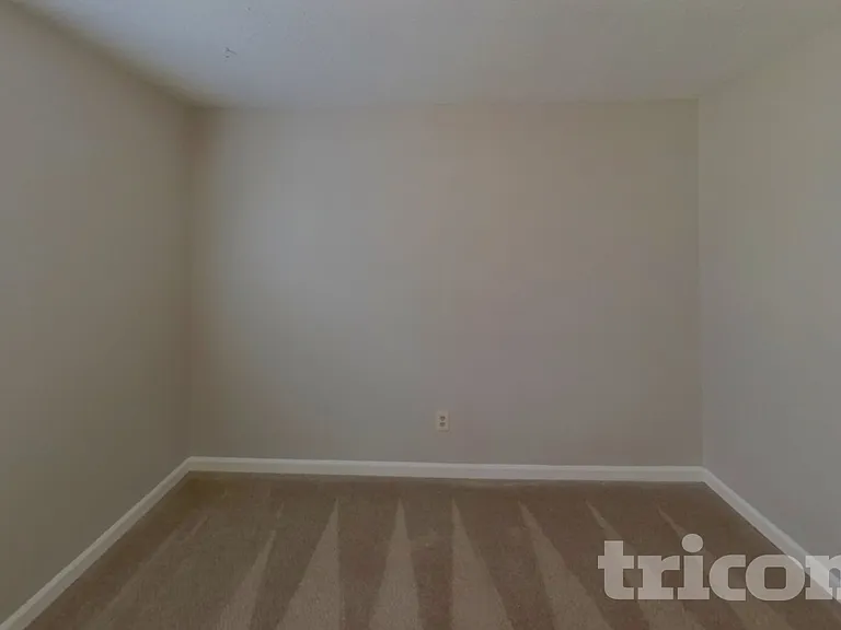 649 Stratford Dr — Photo 10