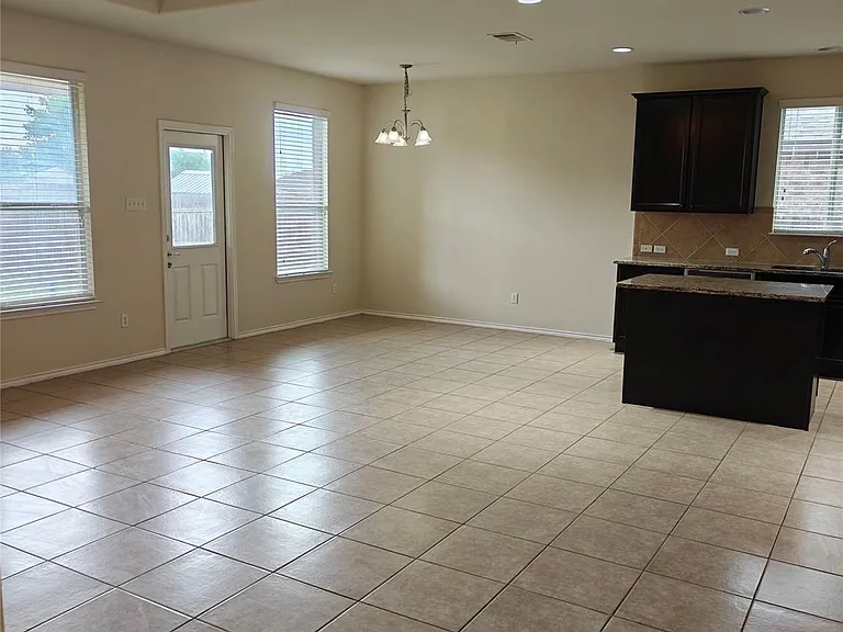 5610 Hopkins Dr — Photo 7