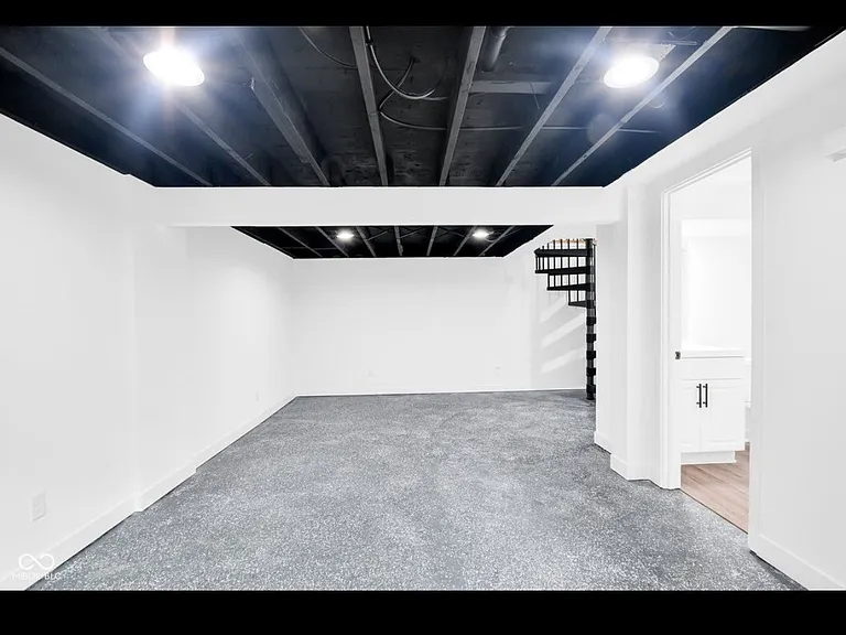 1555 N Dearborn St — Photo 12
