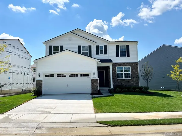 9105 Dogwood Ln, Dexter, MI 48130