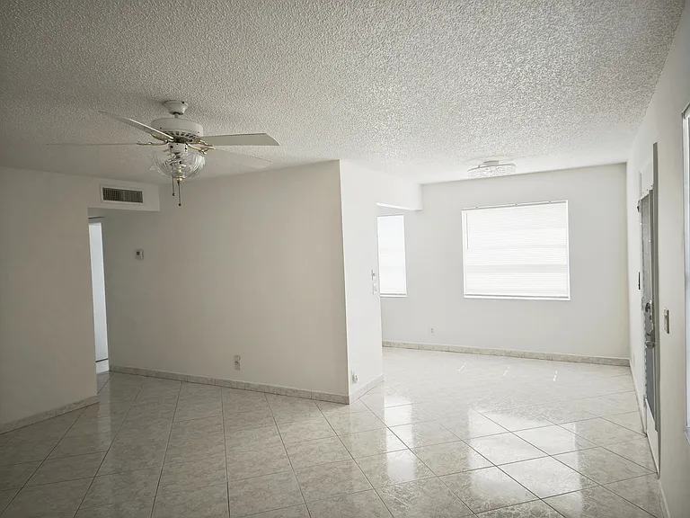 122 Normandy Ln #122 — Photo 17