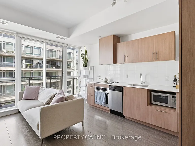 508 Wellington St W #809 — Photo 3