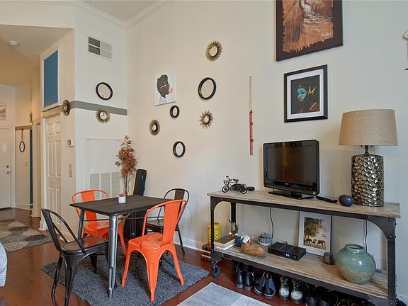 5th image of 330 Julia St APT 310