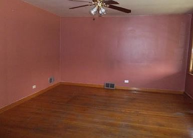 4th image of 6047 S Moody Ave