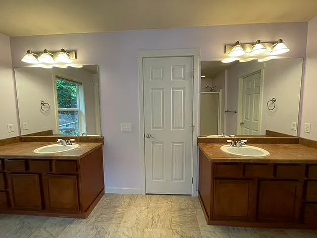 Large Master Bath with His and Hers Sinks