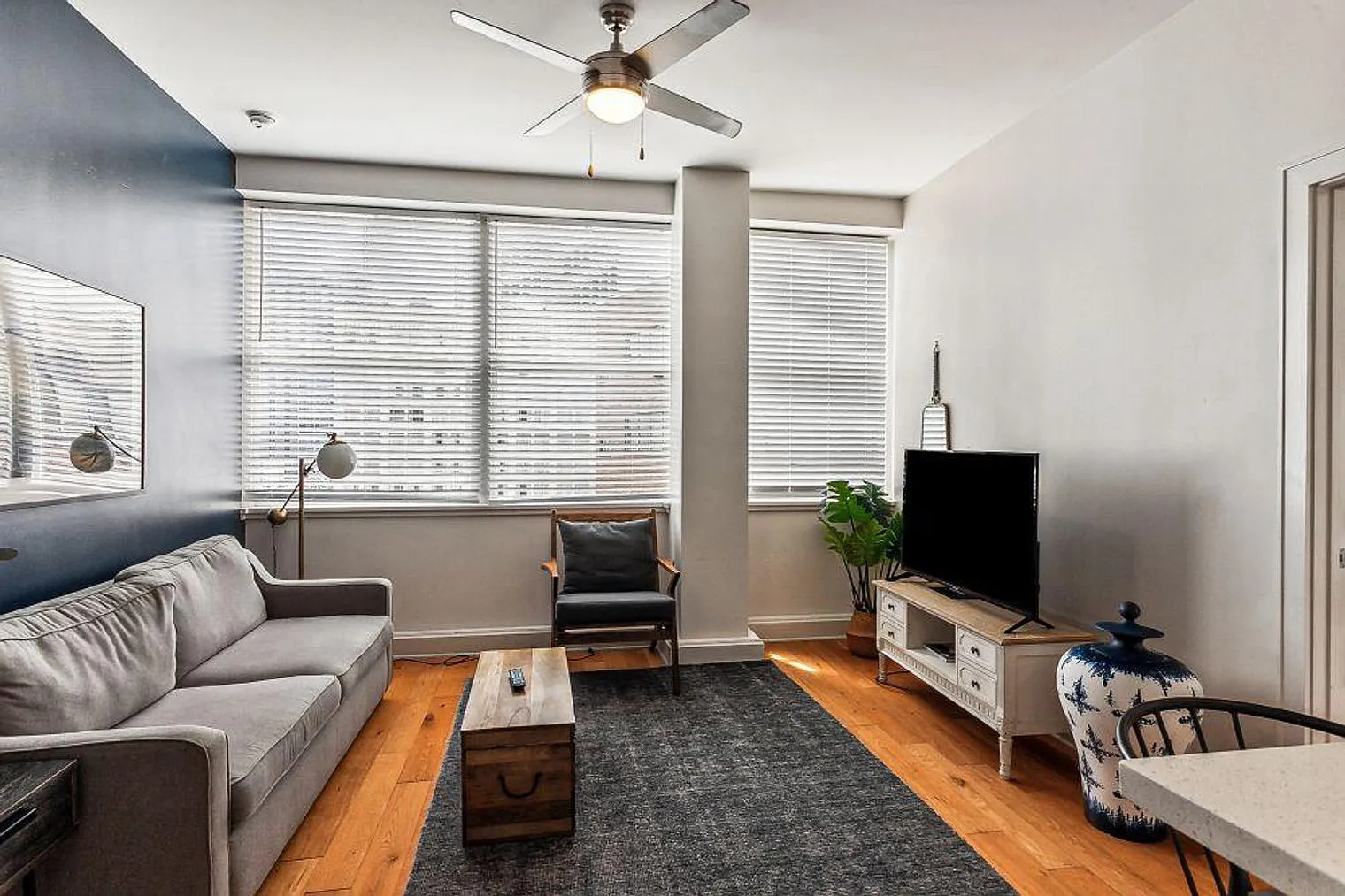 1 bed, 1.0 bath, 721 sqft, $4,439 — Photo 1