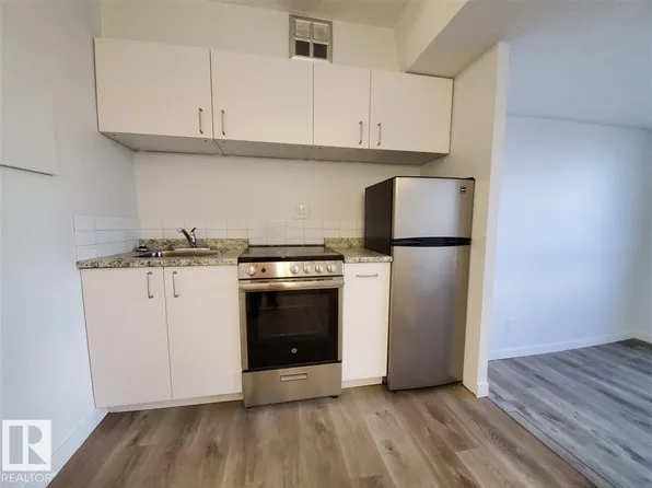 10160 114th St NW #614, Edmonton, AB T5K 2L2