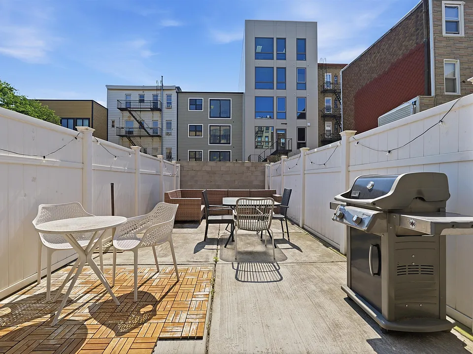529 Jefferson St #2