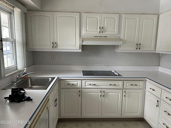 2nd image of 1227B Argyll Circle #B