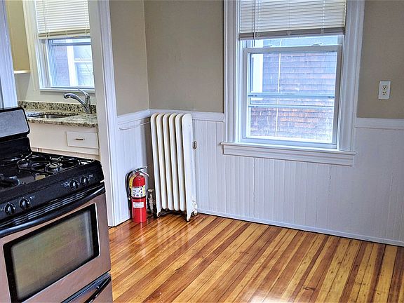 4th image of 125 Taber Ave #2
