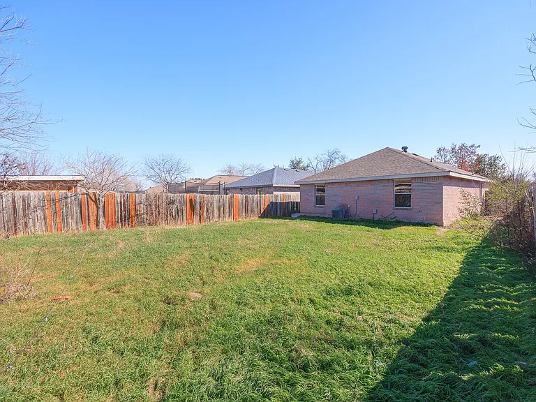 9226 Emerald Port Dr — Photo 15