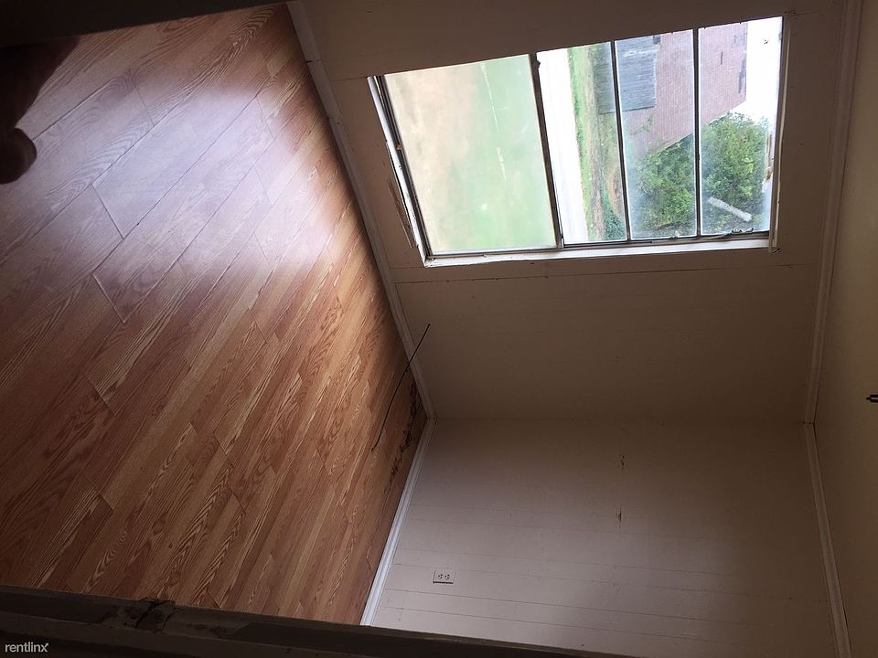 2nd image of 808 Wilson Rd APT D