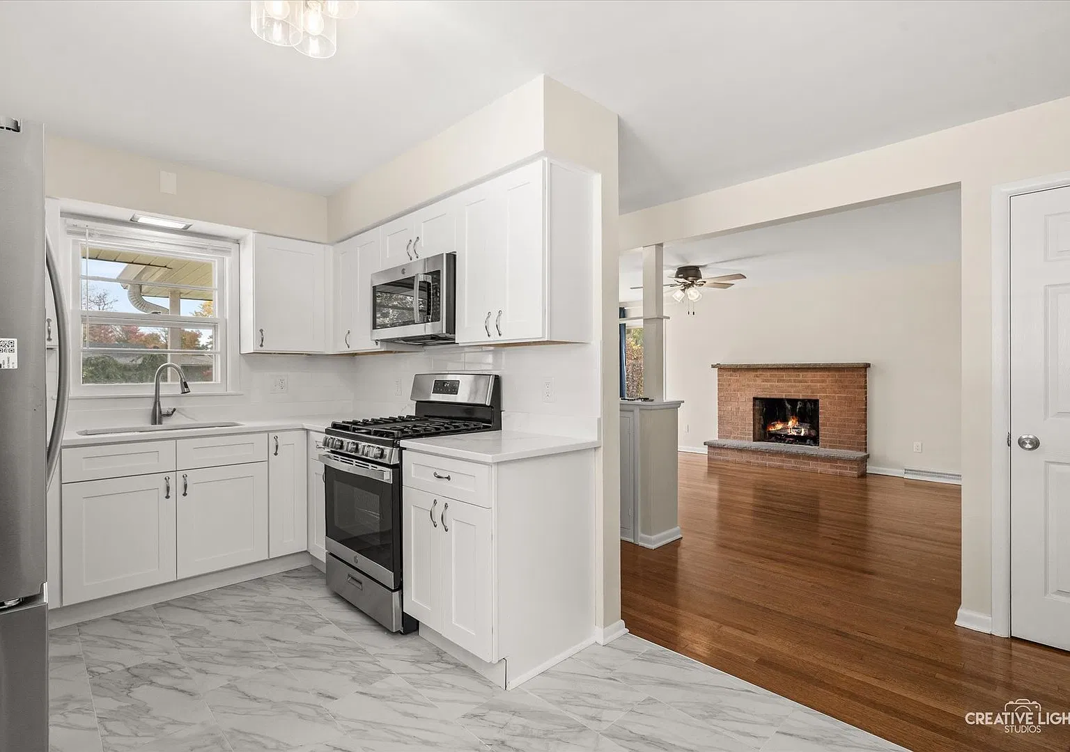 3 bed, 1.5 bath, 1207 sqft, $2,300 — Photo 3
