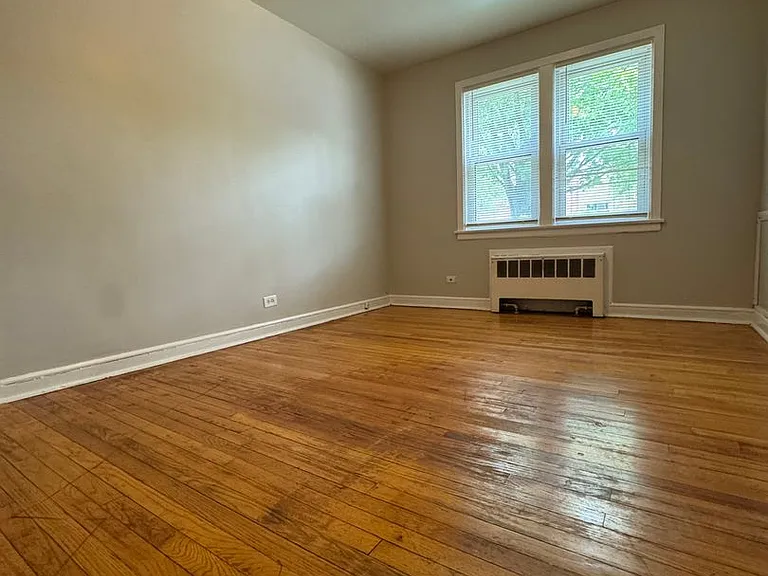 144-146 Custer Ave — Photo 10
