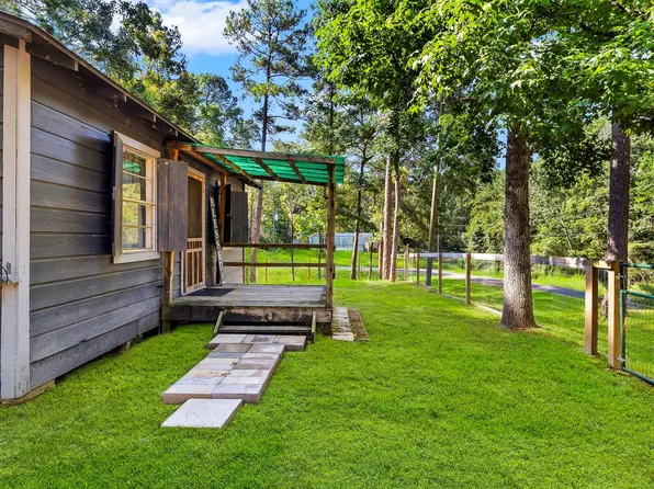 126 Pine Rdg, Onalaska, TX 77360