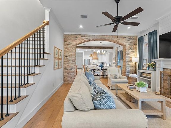 5th image of 15 Semmes Ave