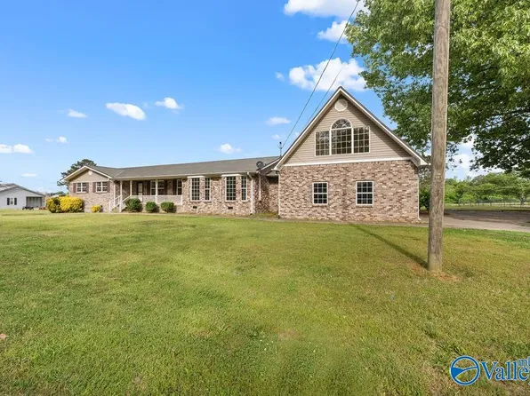 525 Riverwood Dr, Hokes Bluff, AL 35903