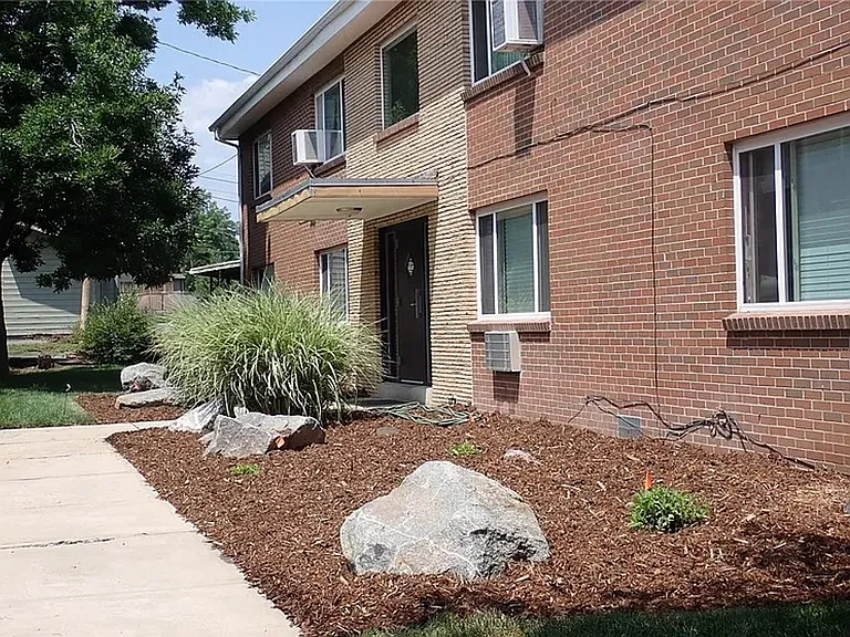 715 Moore St — Photo 1