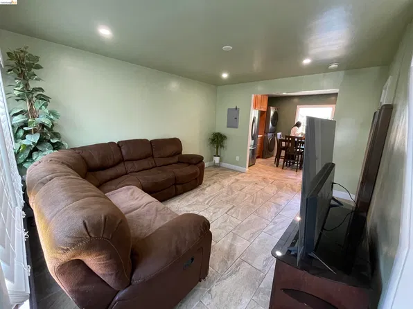 18 W Chanslor Ct, Richmond, CA 94801