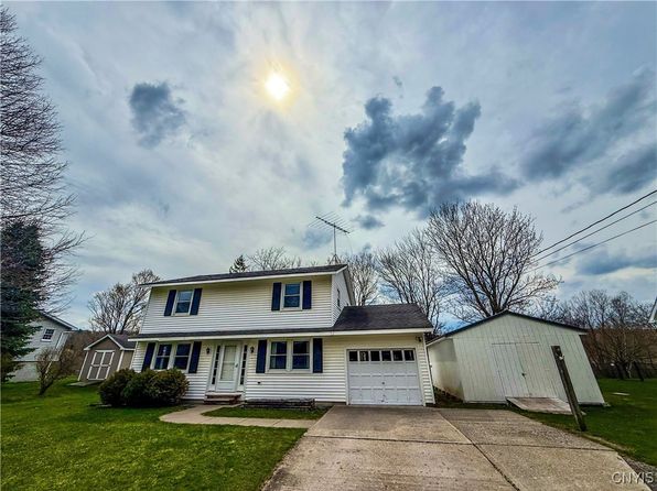 27 Cambridge Ave, Morrisville, NY 13408