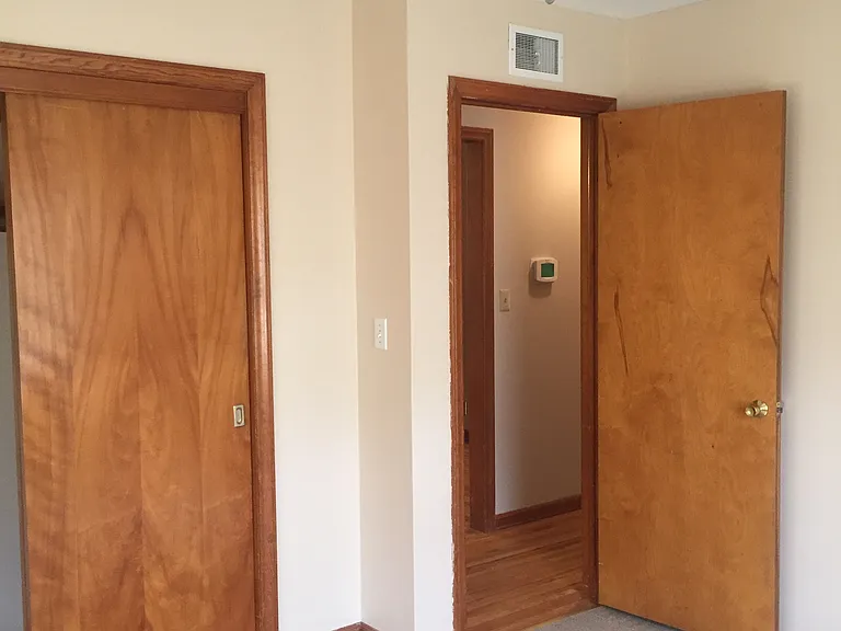 2634 N Clarence Ave — Photo 10