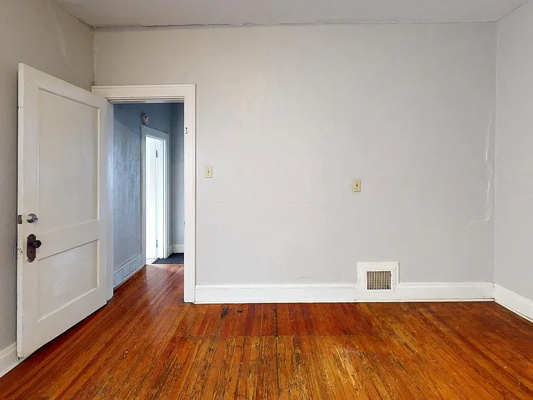 2222 Flora St — Photo 9