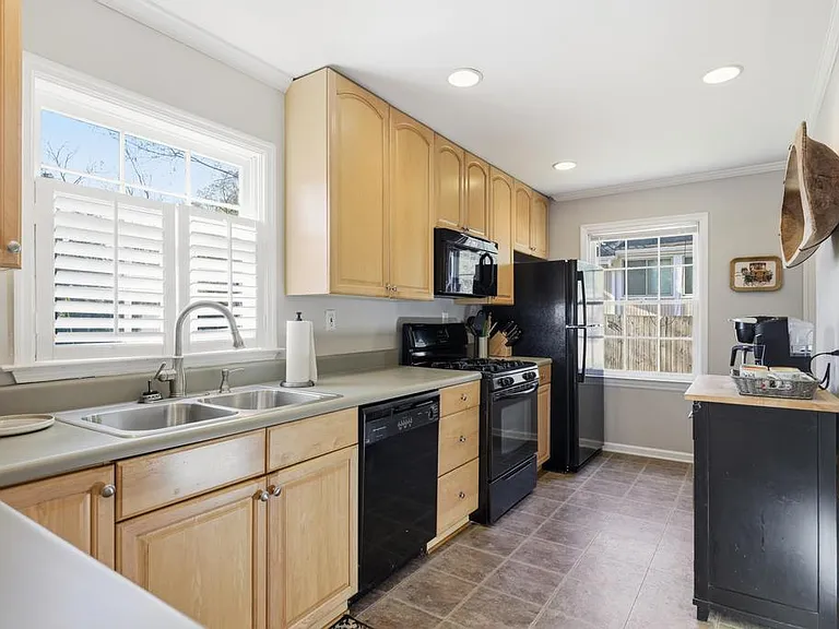 1474 Brooklyn Ave NW — Photo 7