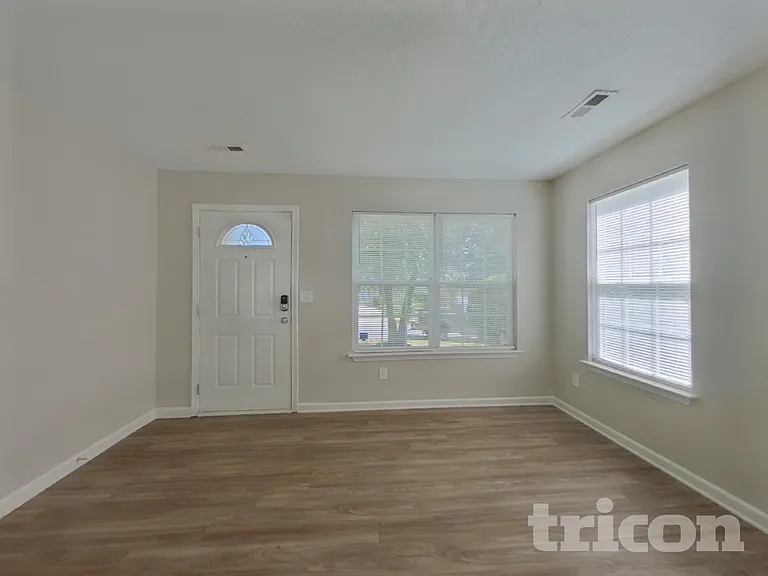 6826 Squirrels Foot Ct — Photo 2